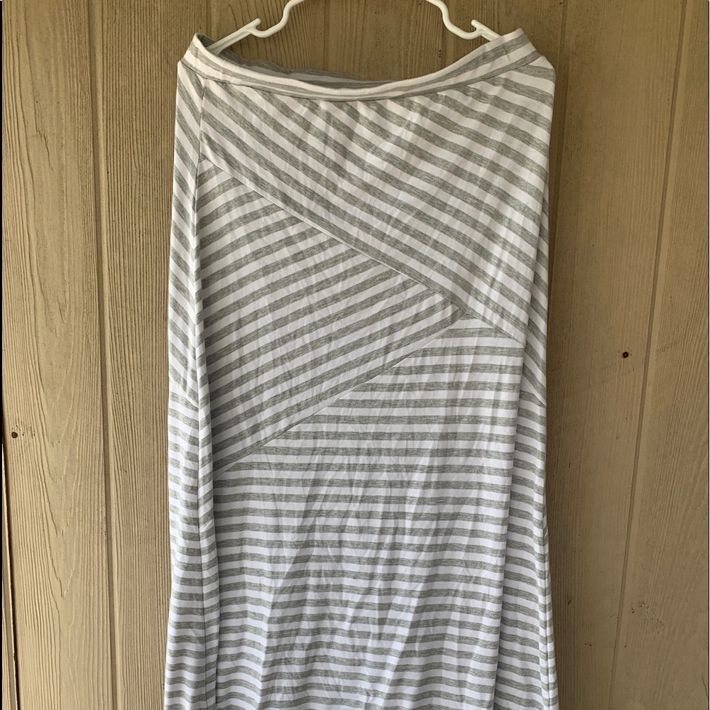 M & Co. Grey &. White Maxi Skirt. Sz Large